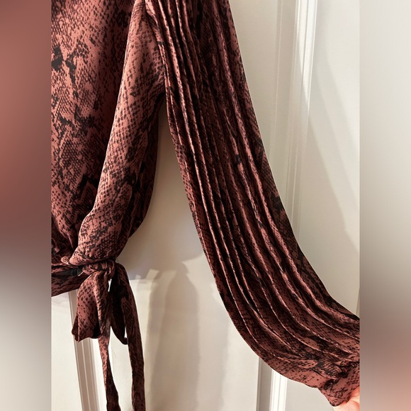 Burgundy Snakeprint crop top - Picture 2 of 3